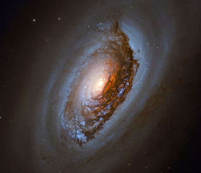 Hubble gửi về Trái Đất ảnh chụp tuyệt đẹp về thiên hà Mắt Quỷ. Ảnh: NASA/ESA.