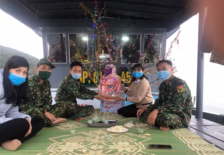 Những tình cảm rất ấm áp, thiết thực của cấp ủy, chính quyền và nhân dân gửi tặng các chiến sĩ quân hàm xanh ngày đêm bám đường biên, cột mốc.