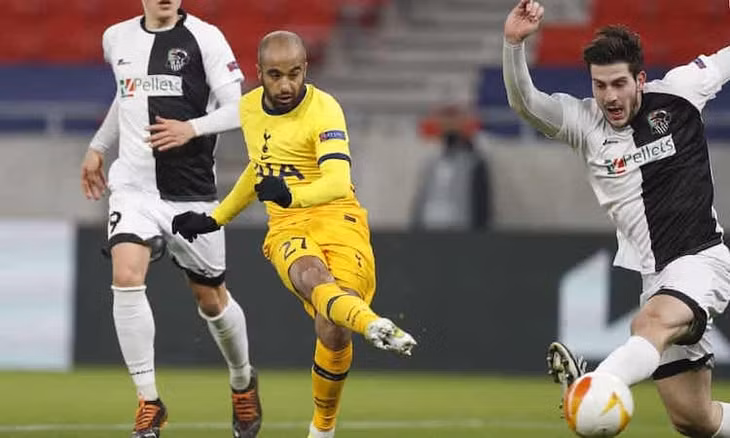 Lucas Moura giúp Tottenham dẫn 3-0 khi bước vào giờ nghỉ. Ảnh: AP.