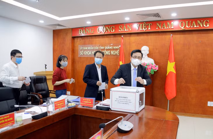 Các thành viên Hội đồng cấp tỉnh xét tặng Giải thưởng Hồ Chí Minh về khoa học và công nghệ đợt 6