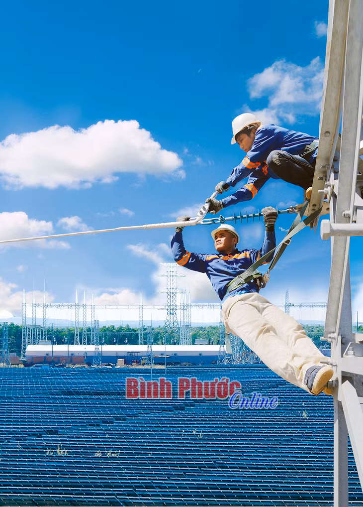 Đại hội Đảng bộ tỉnh lần thứ XI đã quyết định mục tiêu tổng quát 5 năm tới phấn đấu đưa Bình Phước trở thành tỉnh công nghiệp. Trong ảnh: Thi công đường dây truyền tải điện từ dự án điện mặt trời Lộc Ninh do Công ty cổ phần Tập đoàn Hưng Hải làm chủ đầu tư đấu nối vào lưới điện quốc gia - Ảnh: BPTV