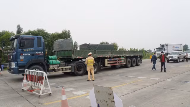 Việc lưu thông hàng hóa đến/đi từ Hải Dương trong thời gia qua gặp nhiều khó khăn.