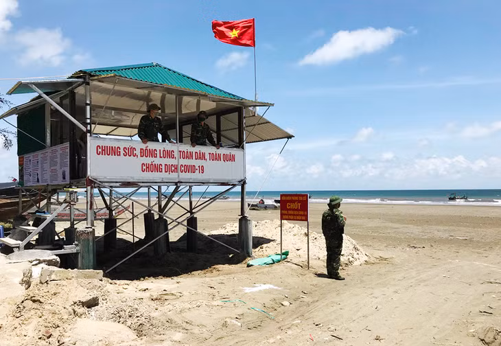 Chốt kiểm soát phòng, chống dịch Covid-19 của Đồn Biên phòng Trà Cổ luôn được duy trì 24/24h.
