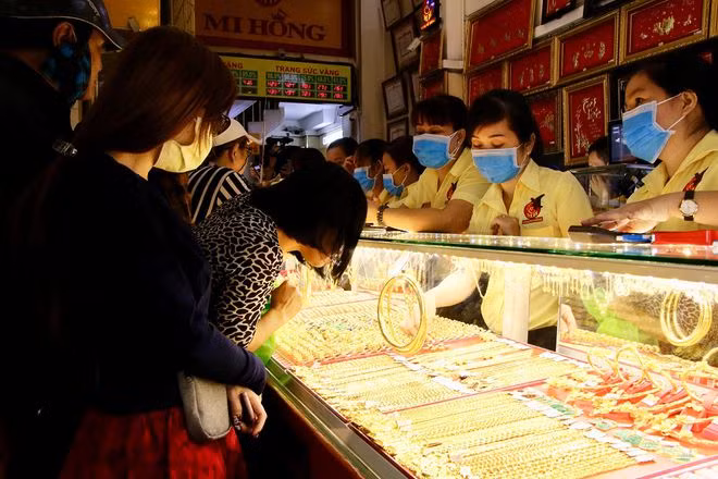 Giá vàng trong nước neo cao trước ngày Thần tài.