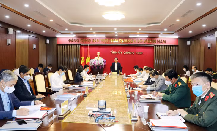 Đồng chí Nguyễn Xuân Ký, Bí thư Tỉnh ủy, Chủ tịch HĐND tỉnh phát biểu kết luận hội nghị.