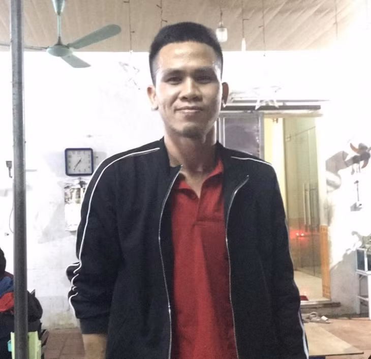 Anh Nguyễn Ngọc Mạnh là người đỡ bé gái thoát nạn