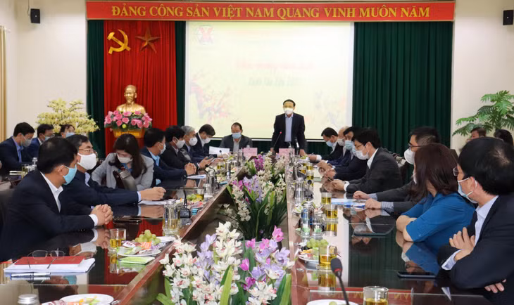 Đồng chí Nguyễn Xuân Ký, Bí thư Tỉnh ủy, Chủ tịch HĐND tỉnh thăm, động viên CB,CNV, người lao động TKV nhân ngày đầu xuân năm mới. 