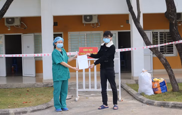 Trao giấy công bố khỏi