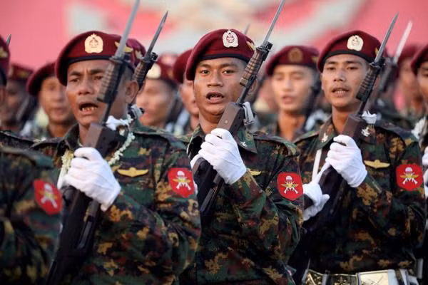 Quân đội Myanmar chính thức bị cấm hoạt động trên Facebook từ ngày 25/2. Ảnh: Reuters
