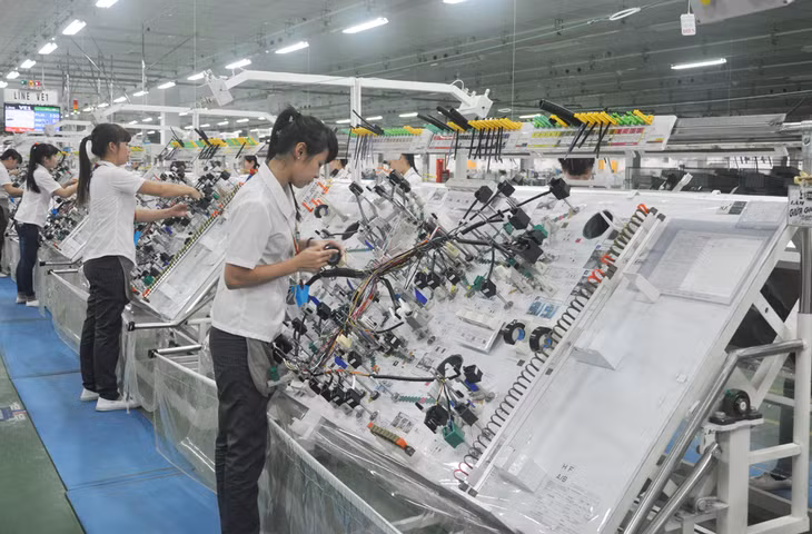 Lắp ráp hoàn thiện bộ dây điện ô tô tại nhà máy Yazaki Hải Phòng Việt Nam tại Quảng Ninh