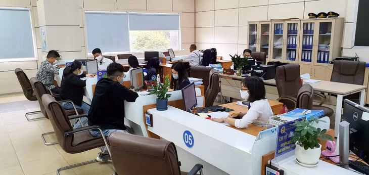Hoạt động nghiệp vụ tại Chi cục Hải quan cửa khẩu cảng Hòn Gai.