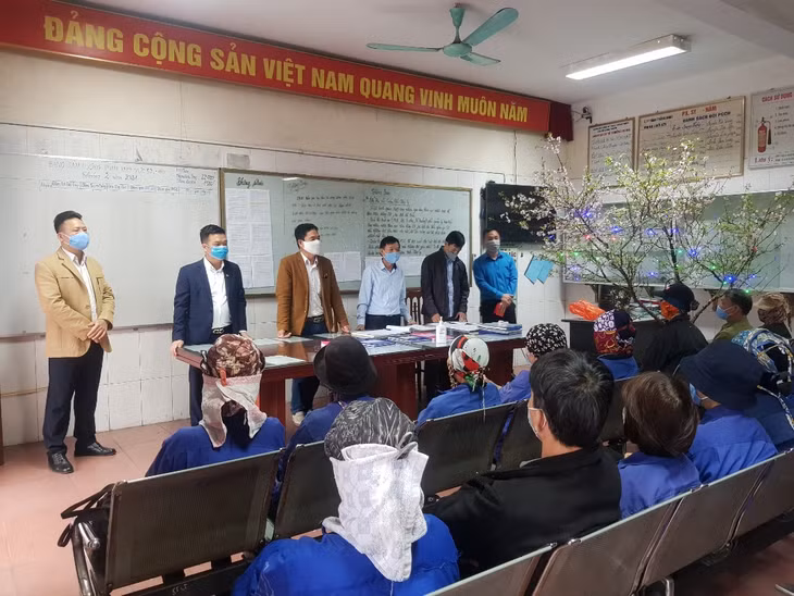Công nhân Công ty Than Thống Nhất hồ hởi nhận lệnh sản xuất. Ảnh: Thanh Huyền (Công ty Than Thống Nhất)