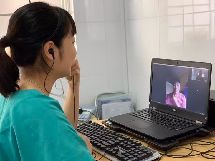 Sau ca trực, BS Ngân nhận được sự động viên, khích lệ lớn từ chồng sắp cưới.