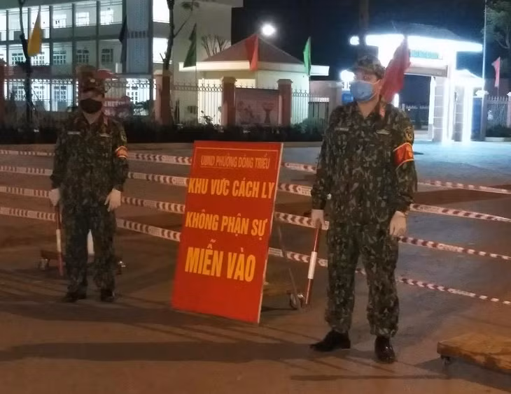 LLVT thị xã nêu cao tinh thần trách nhiệm, vai trò lực lượng tuyến đầu tham gia các chốt tại khu cách ly nhằm đảm bảo ANTT trên địa bàn. 