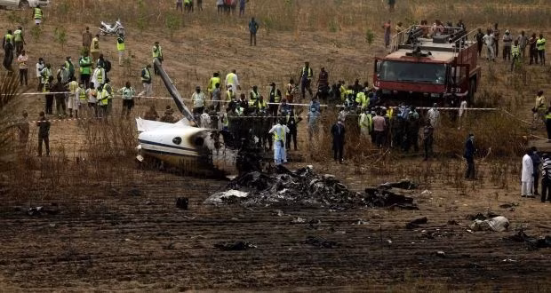 Hiện trường vụ máy bay Beechcraft KingAir B350i gặp nạn. (Nguồn: AFP)