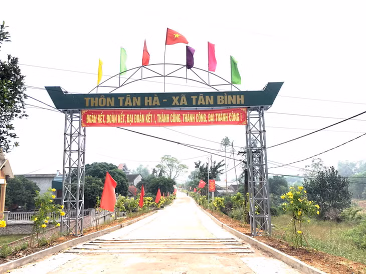 Tuyến đường thôn Tân Hà (xã Tân Bình, huyện Đầm Hà) đạt giải ba tuyến đường tiêu biểu kiểu mẫu của tỉnh Quảng Ninh năm 2020. Ảnh: Trung tâm TT&VH Đầm Hà.
