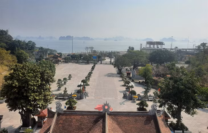 TP Cẩm Phả sẽ chủ động xây dựng lại các chương trình văn hóa, thể thao, lễ hội, nhằm thu hút du khách khi dịch Covid-19 được kiểm soát. (Trong ảnh: Đền Cửa Ông tạm dừng hoạt động để phòng, chống dịch)