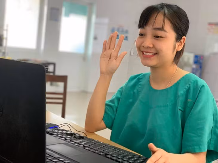Bác sĩ Đỗ Thị Băng Ngân đã phải hoãn cưới tới ba lần, xung phong vào tuyến đầu điều trị.