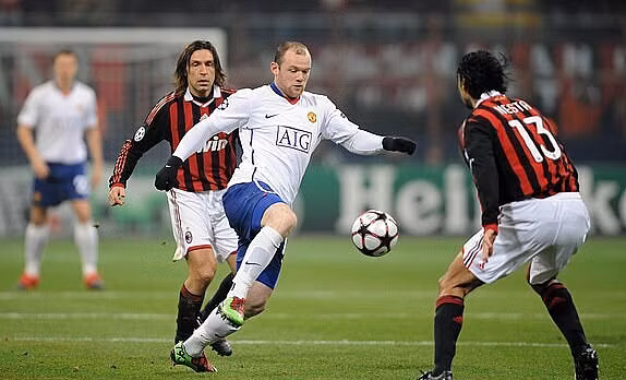 Man Utd từng loại Milan ở vòng 1/8 Champions League mùa 2009-2010 với tổng tỷ số 7-2. Ảnh: DM.