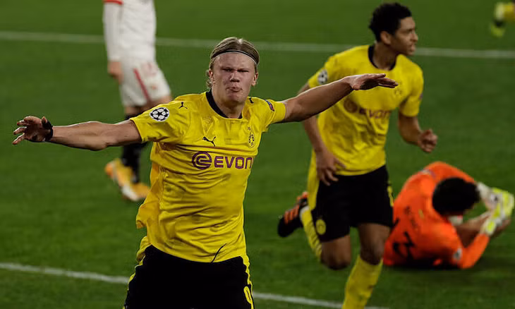 Haaland giúp Dortmund nắm lợi thế trong cặp đấu với Sevilla. Ảnh: EPA.