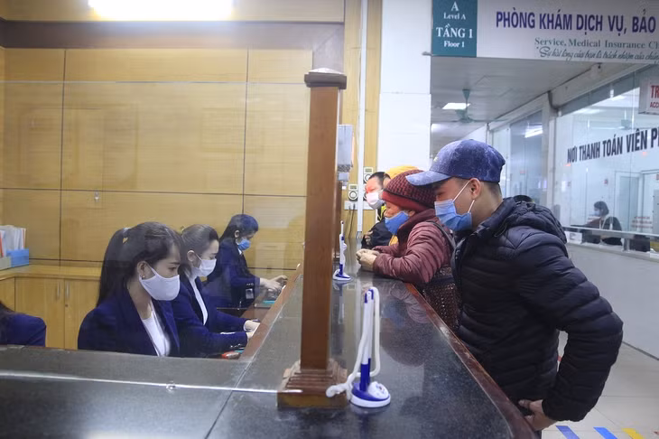 Ngày đầu tiên sau nghỉ Tết, Bệnh viện Bãi Cháy đón số lượng lớn bệnh nhân đến thăm khám, điều trị bệnh