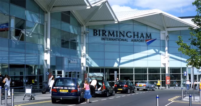 4 hành khách hạ cánh tại sân bay Birmingham bị phát hiện gian dối trong việc khai báo thông tin. Ảnh: Alamy