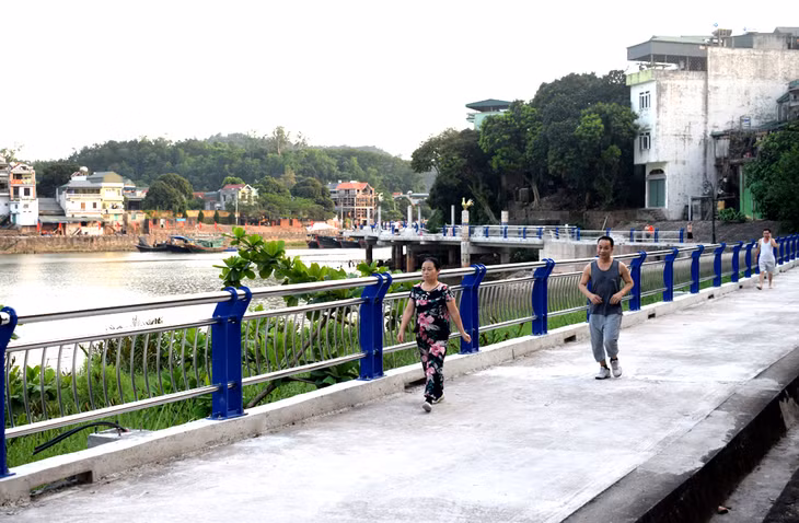 nơi đi bộ thể thao của người dân thị trấn Tiên Yên