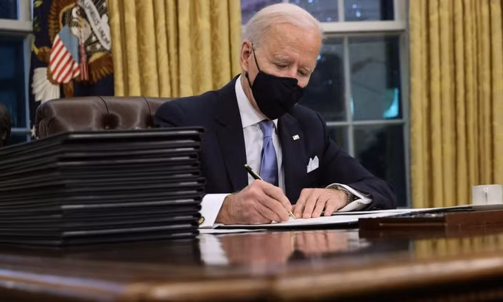Tổng thống Biden thu hồi sắc lệnh của chính quyền Trump nhằm xây dựng tường biên giới với Mehico (Ảnh: KT)