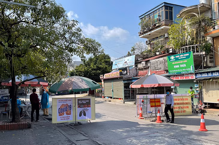 Chốt kiểm dịch ở huyện Kim Thành, nơi vừa phát sinh ổ dịch mới.