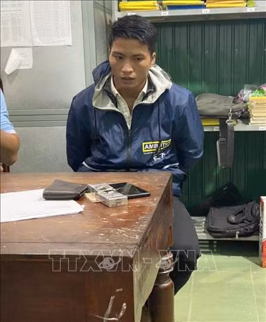 Đối tượng Tùng tại cơ quan công an. Ảnh: TTXVN phát
