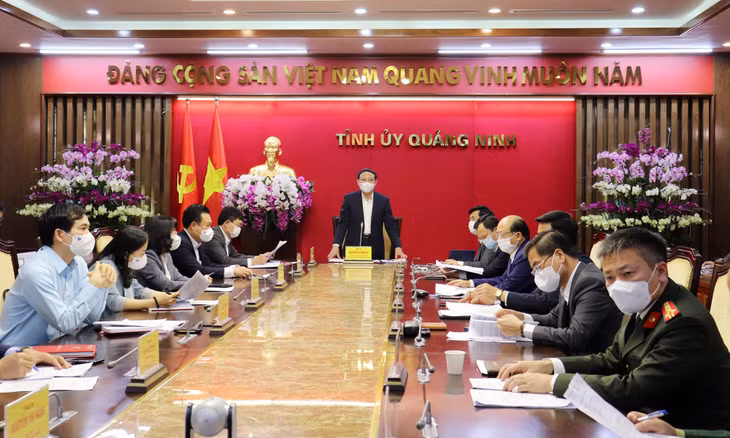 Đồng chí Nguyễn Xuân Ký, Bí thư Tỉnh ủy, Chủ tịch HĐND tỉnh phát biểu tại hội nghị.