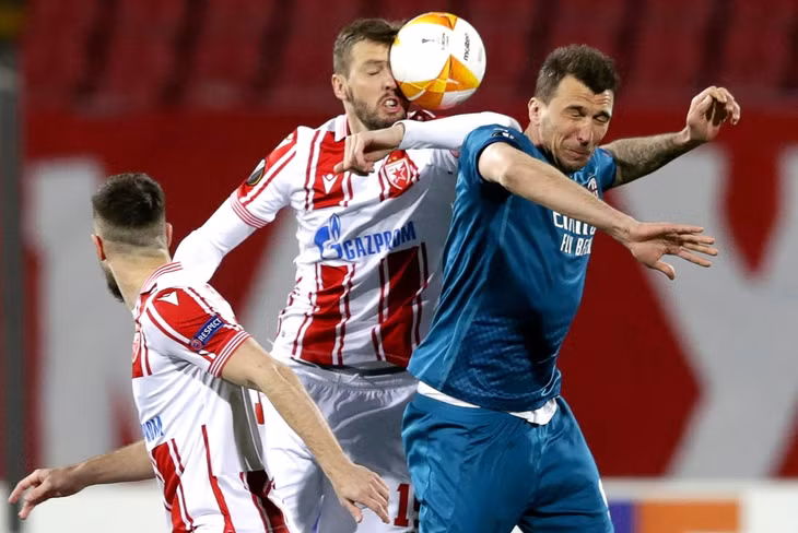 Mandzukic và đồng đội không thể bảo toàn được lợi thế cho Milan ở cuối trận đấu. Ảnh: EPA