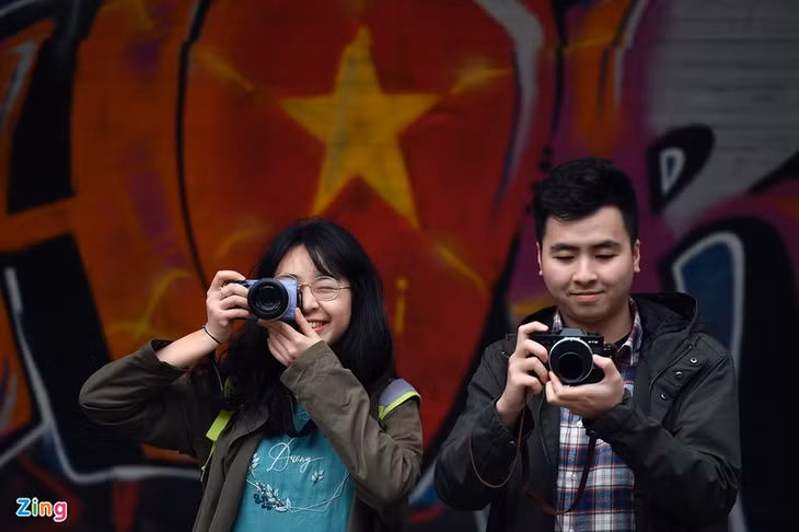 Thời tiết ấm áp còn kéo dài ở Hà Nội đến đầu tháng 3, trời rét về đêm và sáng sớm. Ảnh: Hoàng Hà.