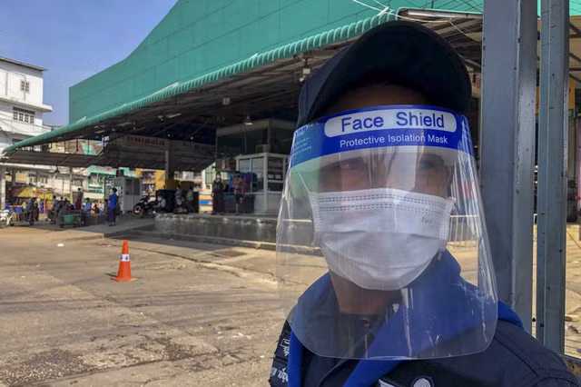 Thái Lan đã ghi nhận bác sĩ đầu tiên tử vong do virus SARS-CoV-2. (Ảnh: AP)