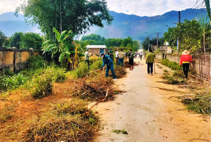 Người dân thôn Pò Hèn, chung tay xây dựng thôn nông thôn mới kiểu mẫu nâng cao.