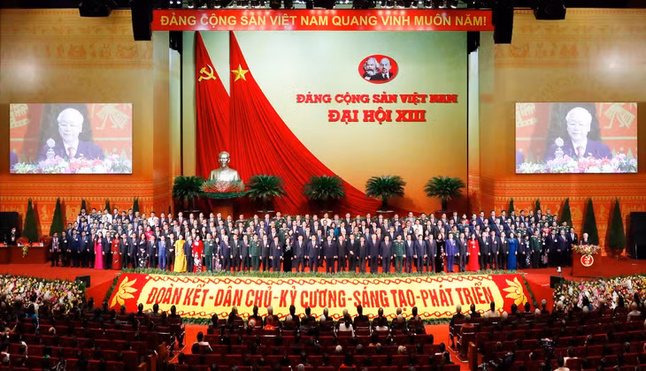 Ban Chấp hành Trung ương Đảng khóa XIII ra mắt Đại hội.