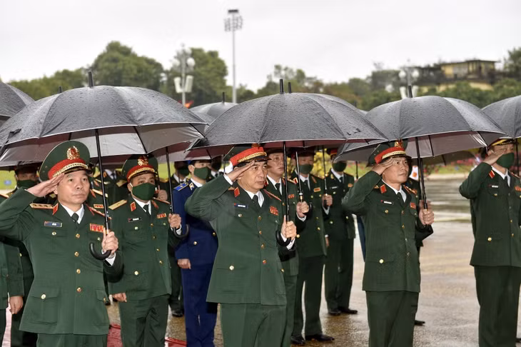 Đoàn đại biểu Quân ủy Trung ương, Bộ Quốc phòng. Ảnh: VGP/Nhật Bắc