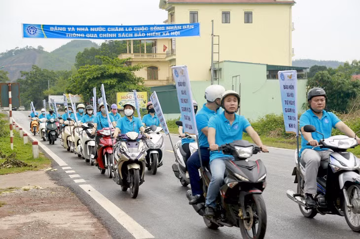 BHXH huyện Tiên Yên ra quân tuyên truyền các chính sách BHXH trong năm 2020.
