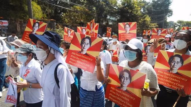 Hệ thống Internet ở Myanmar đã bị cắt sau nhằm ngăn chặn làn sóng biểu tình đang diễn ở nước này. (Ảnh: AP)