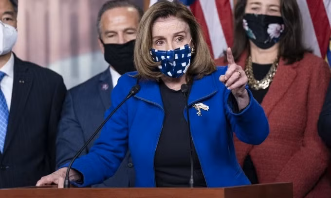 Chủ tịch Hạ viện Mỹ Nancy Pelosi phát biểu tại tòa nhà quốc hội Mỹ hôm 13/2. Ảnh: AFP.