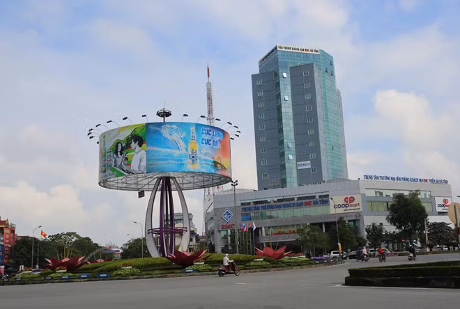 Vòng xuyến ở TP Hà Tĩnh nơi xảy ra vụ việc. Ảnh: P. Trường.
