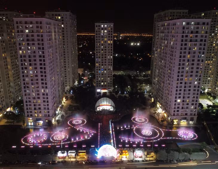 Không gian đẹp mắt kết hợp cùng nhạc nước tại Times City là điểm đến không thể bỏ qua dịp Tết