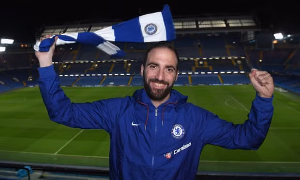  Higuain đã là người của Chelsea.