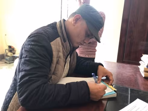 Tài xế Lê Trọng Cường tại cơ quan chức năng.