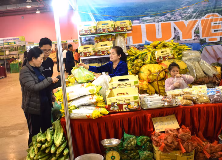 Năm dầu tiên miến dong mang lo gô thương hiệu Miến dong Tiên Yên được bán tại Hội chợ OCOP