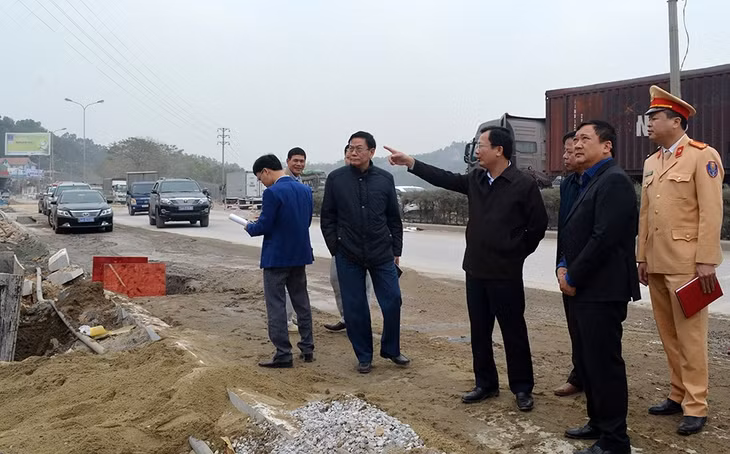 Để đảm bảo cho người dân lưu thông đón tết, đồngc hí Cao Tường Huy yêu cầu đơn vị thi công dừng thi công trước ngày 30/1