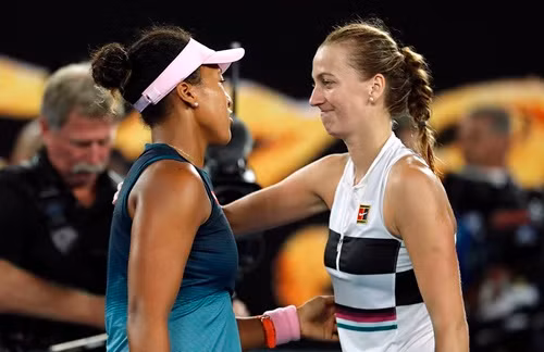 Osaka (trái) và Kvitova đều khâm phục nhau sau hai tiếng rưỡi so tài. Ảnh: Reuters.