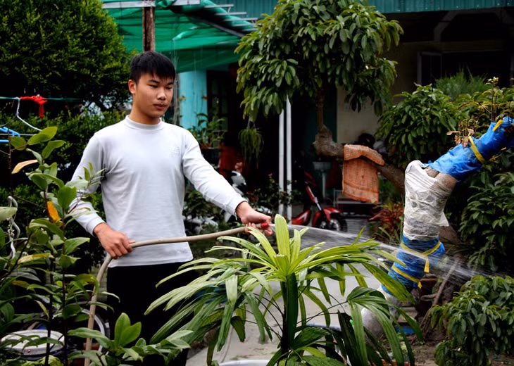 gia đình Khánh hết sức bất ngờ và ủng hộ, động viên con trai nhập ngũ