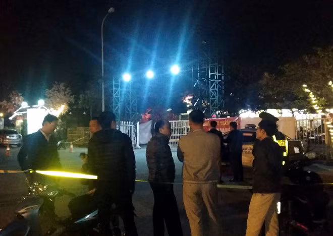Cảnh sát bảo vệ hiện trường vụ án. Ảnh: Quang Tiến.