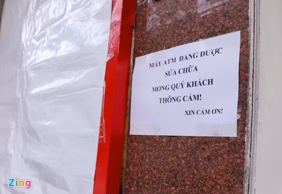 Một cây ATM không hoạt động trong dịp Tết Dương lịch 2019. Ảnh: Phúc Minh.